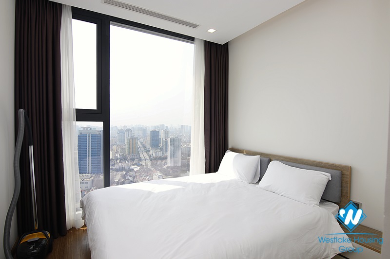Modern 2-bedroom apartment with beautiful view in Vinhomes Metropolis